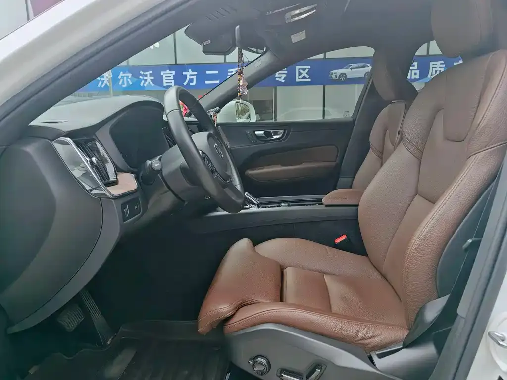 Volvo XC60 2022 из CN, фото 7