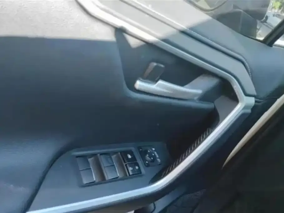 Toyota Wildlander 2024 из CN, фото 2
