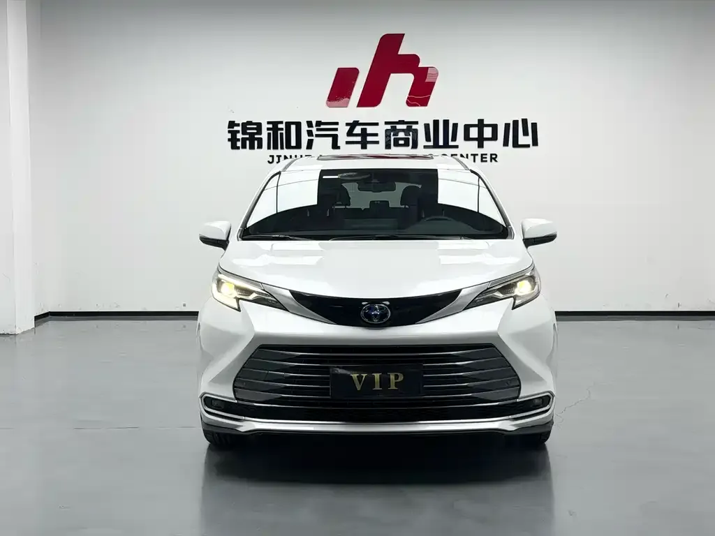Toyota Sienna 2022 из CN, фото 2