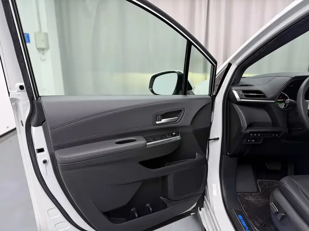 Toyota Sienna 2022 из CN, фото 6