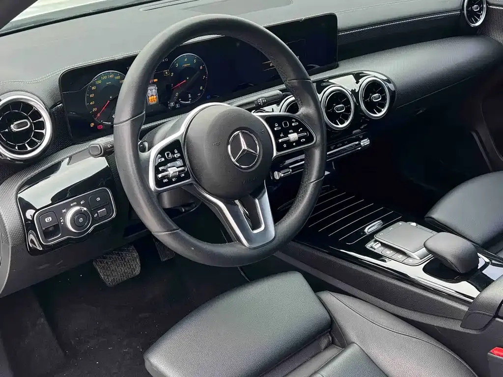 Mercedes-Benz A-Class — фото 6