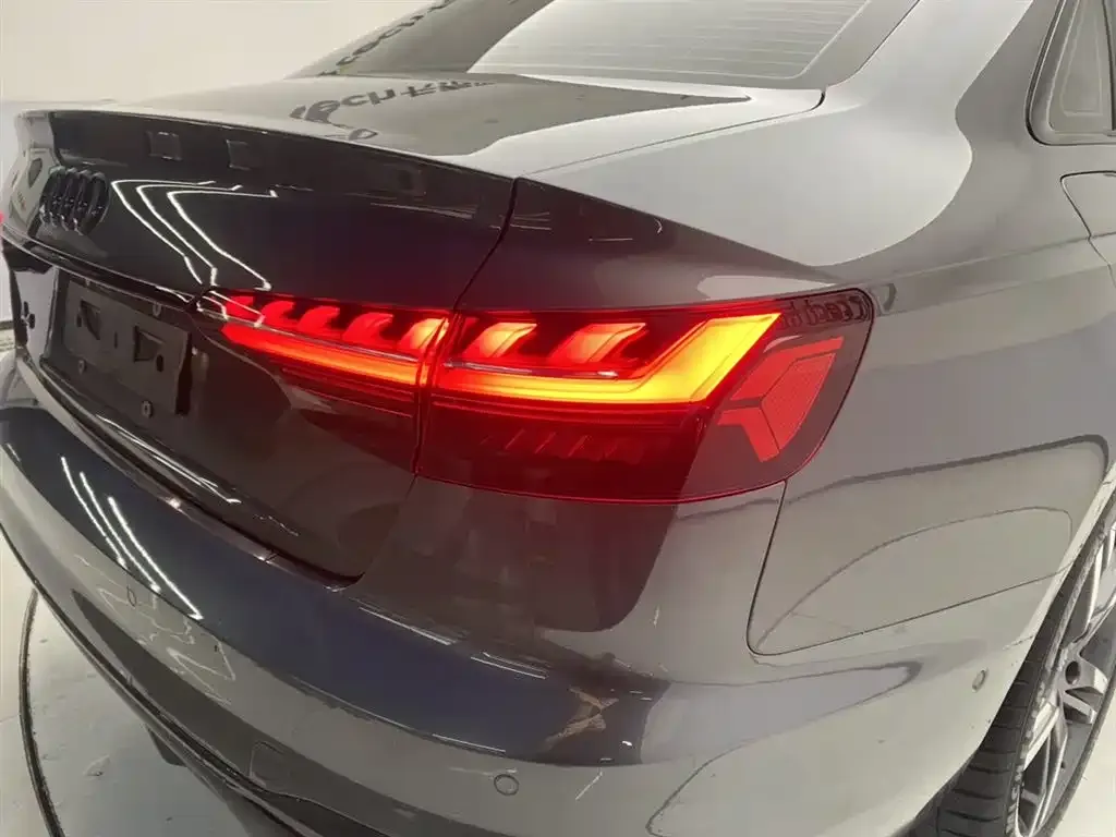 Audi A4L 2022 из CN, фото 9
