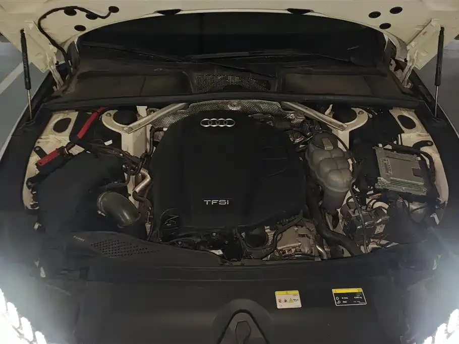 Audi A4L 2022 из CN, фото 8