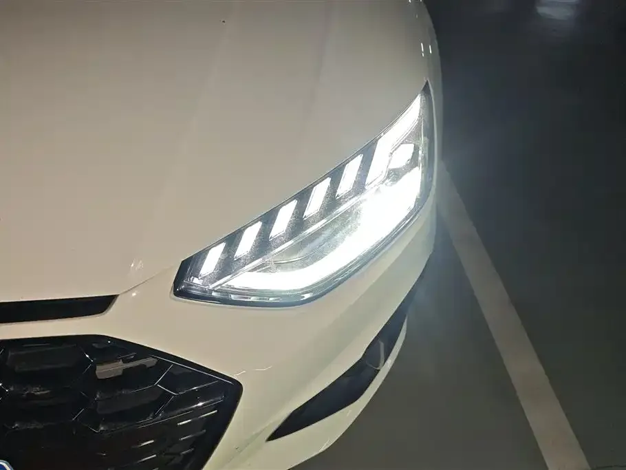 Audi A4L 2022 из CN, фото 3