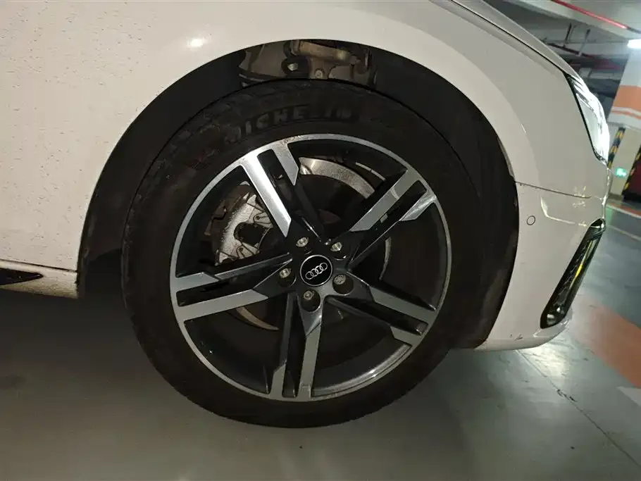 Audi A4L 2022 из CN, фото 4