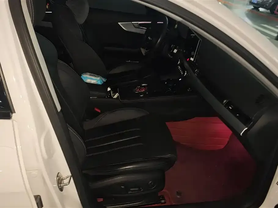 Audi A4L 2022 из CN, фото 10