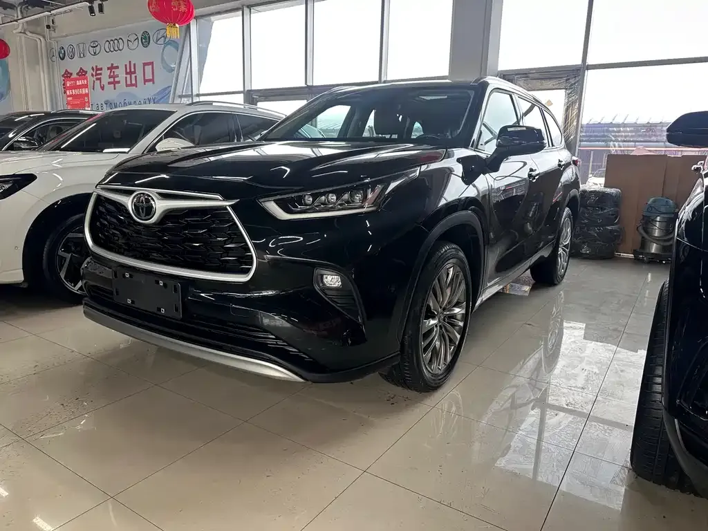Toyota Highlander — фото 1