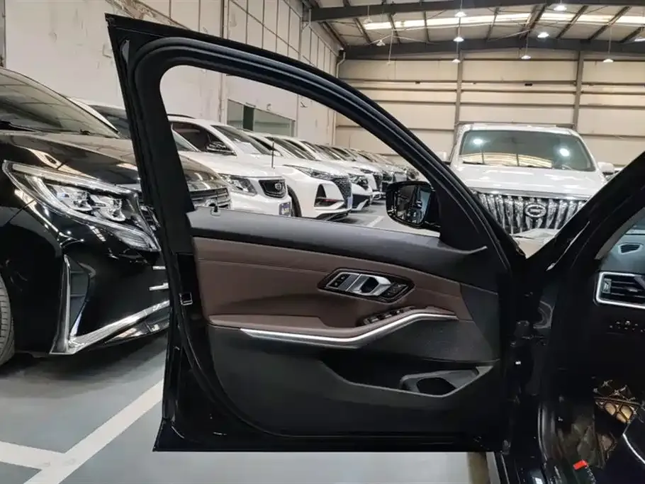 BMW 3 Series 2023 из CN, фото 8
