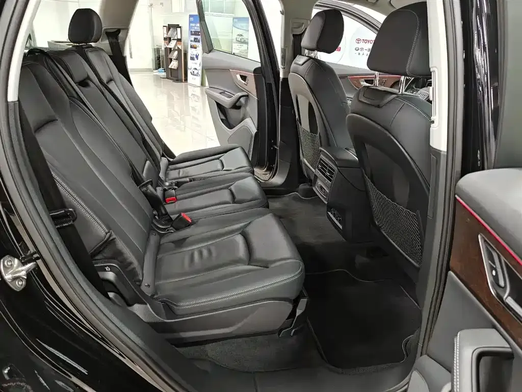 Audi Q7 2024 из CN, фото 9