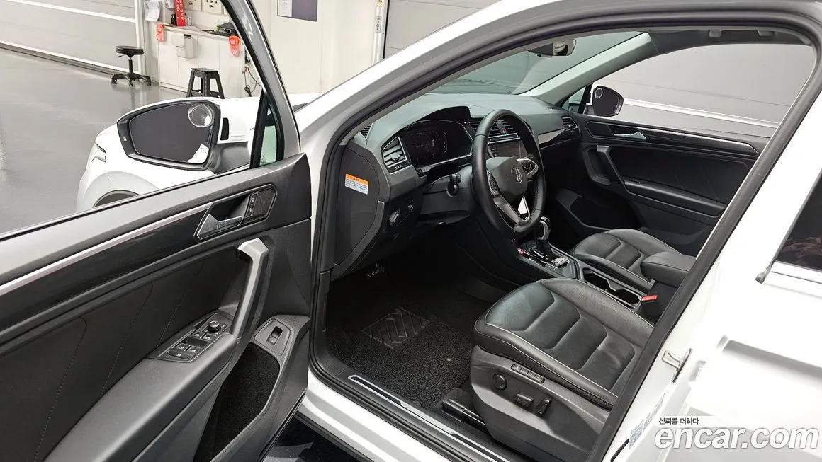 Volkswagen Tiguan — фото 9