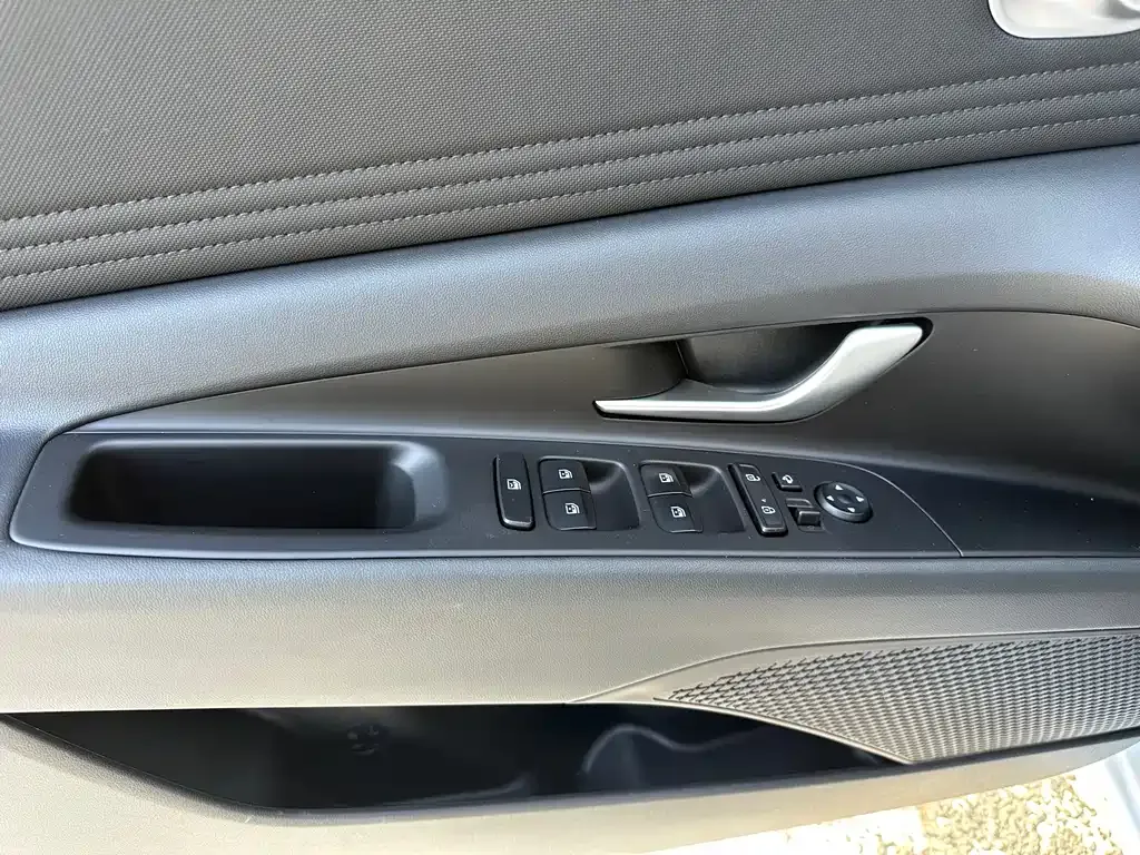 Hyundai Elantra — фото 4