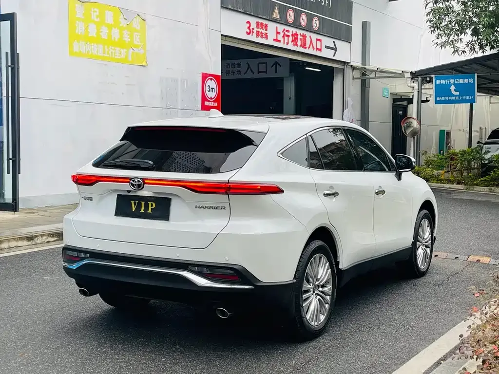 Toyota Harrier — фото 4