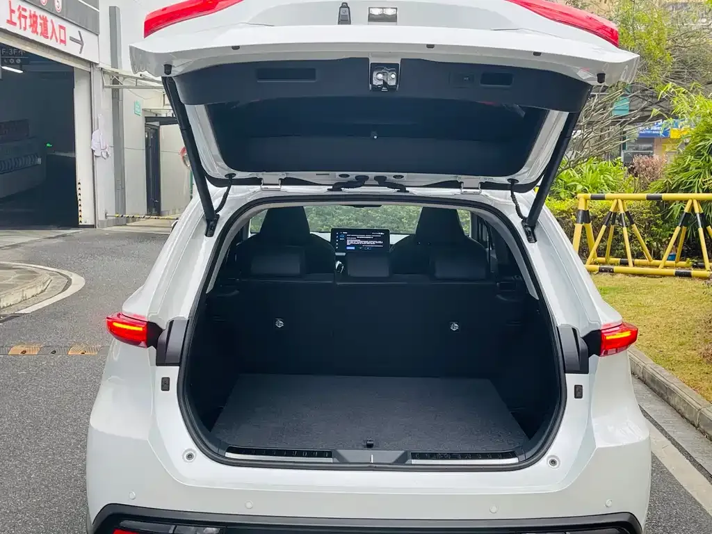 Toyota Harrier — фото 2