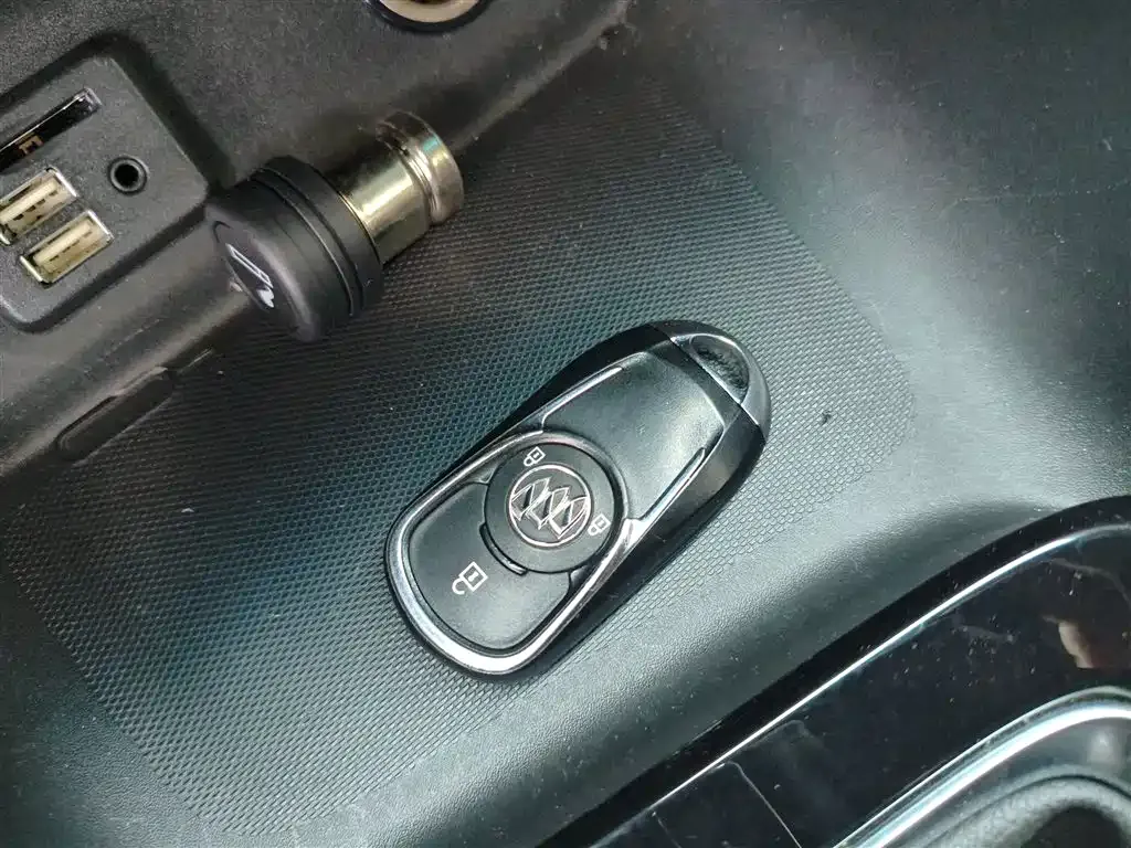 Buick GL6 2023 из CN, фото 7