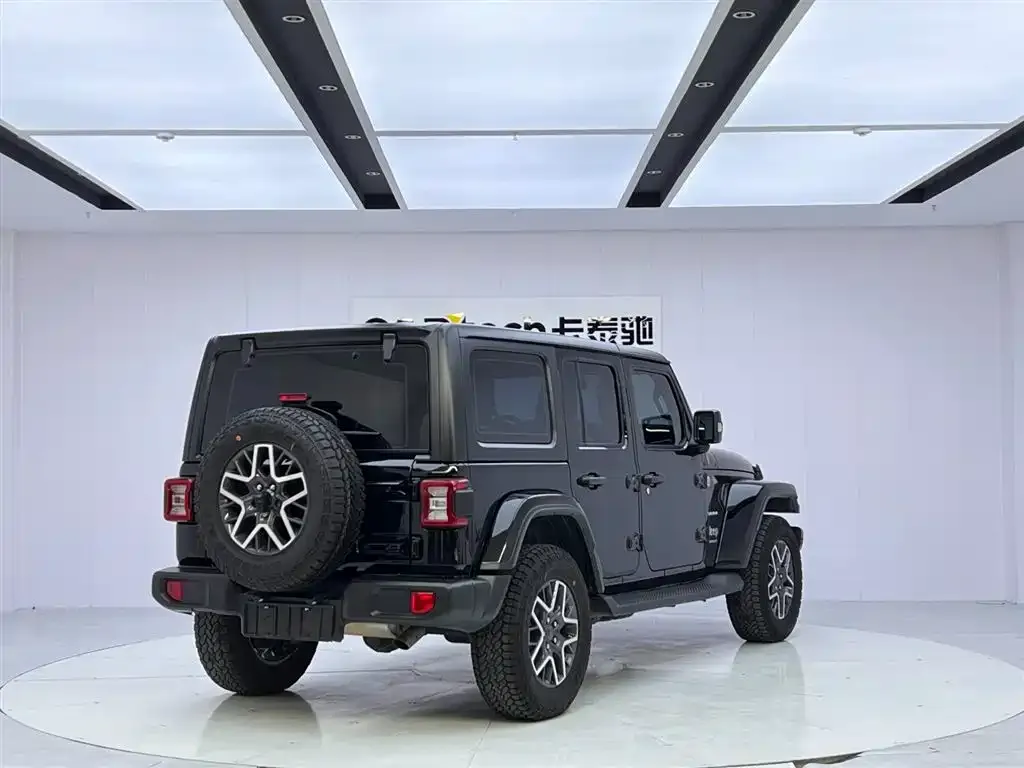 Jeep Wrangler 2024 из CN, фото 2