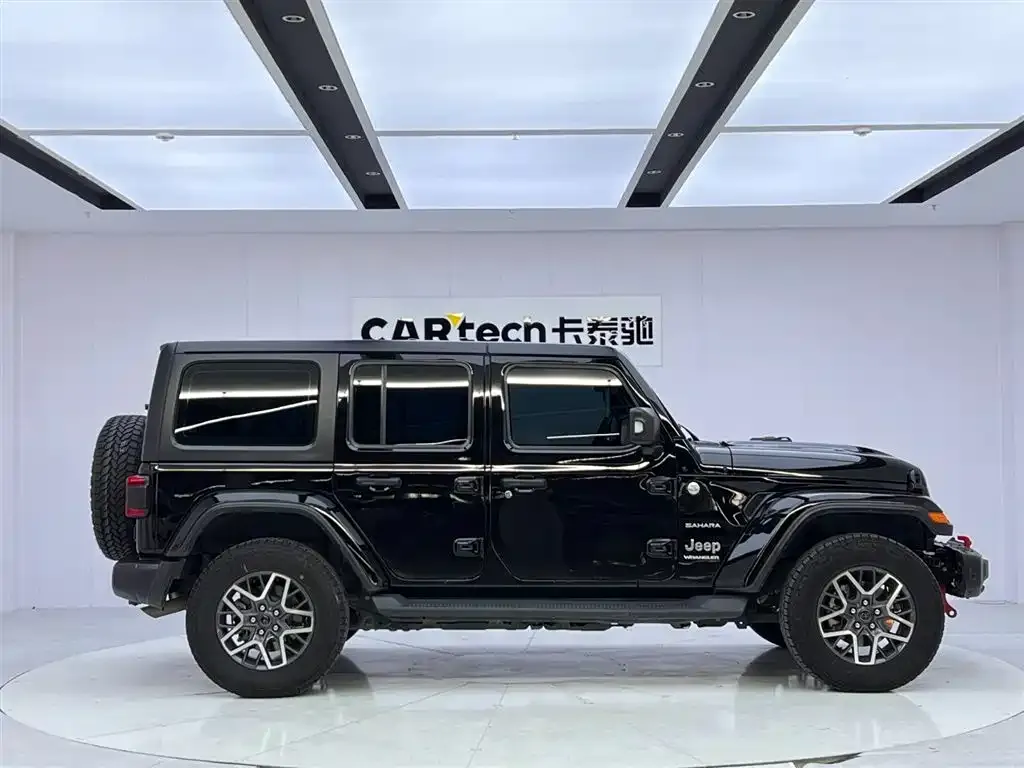 Jeep Wrangler 2024 из CN, фото 9