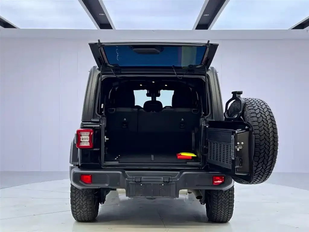 Jeep Wrangler 2024 из CN, фото 5
