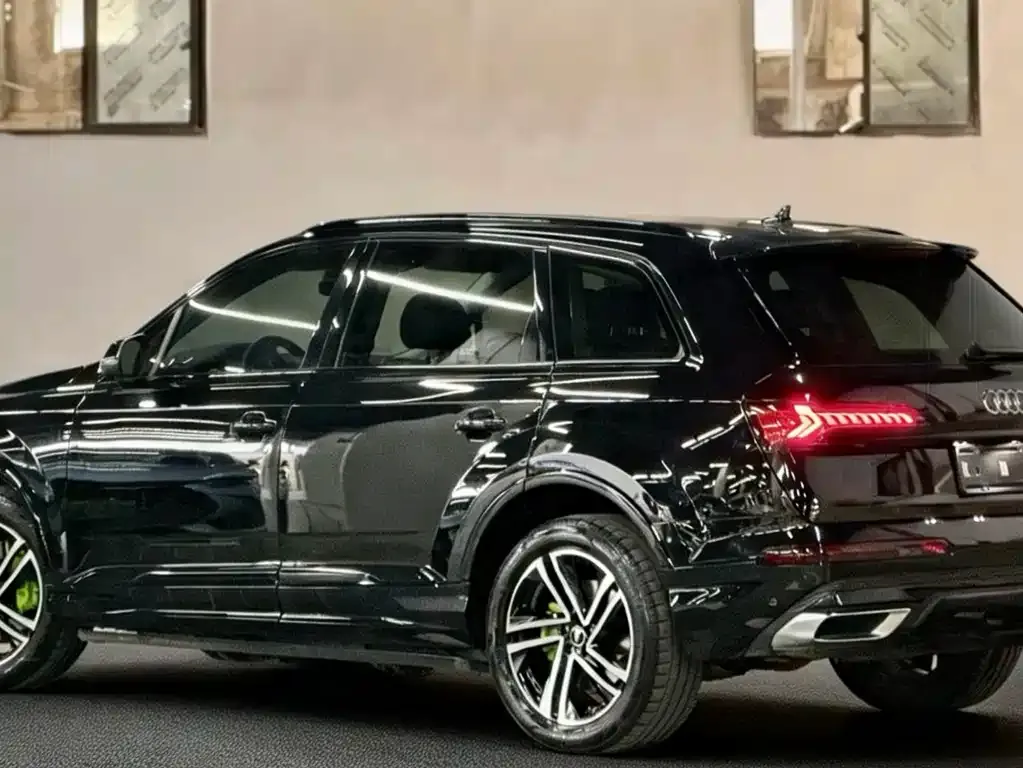 Audi Q7 2024 из CN, фото 5