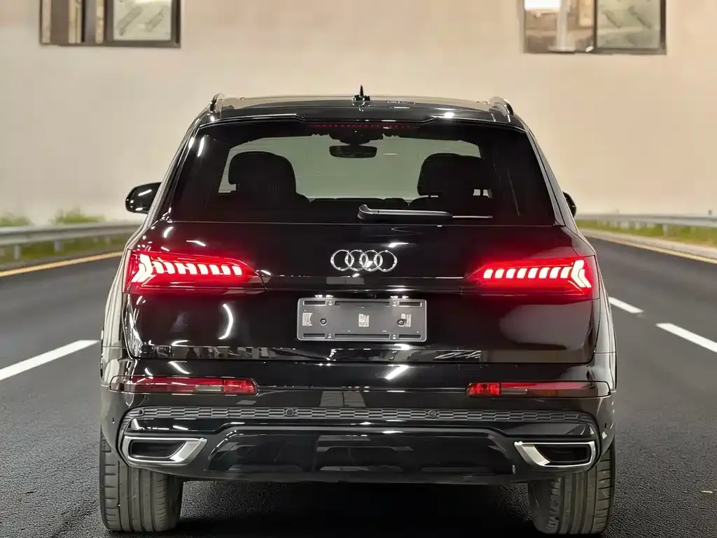 Audi Q7 2024 из CN, фото 7