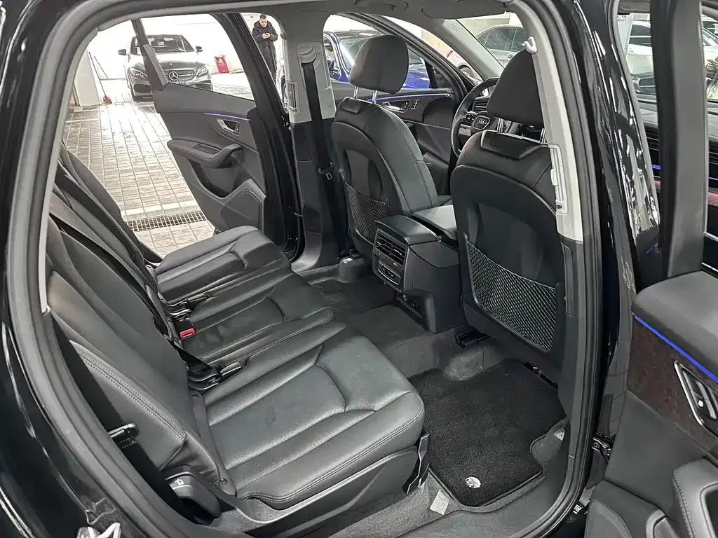 Audi Q7 2024 из CN, фото 9