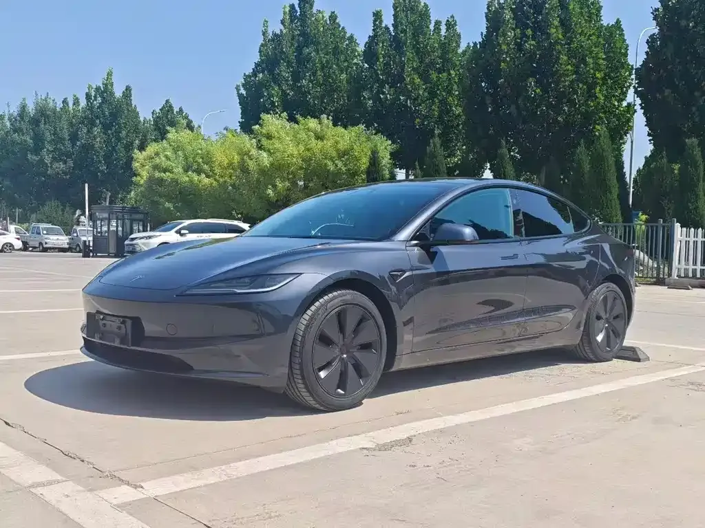 Tesla Model 3 — фото 1