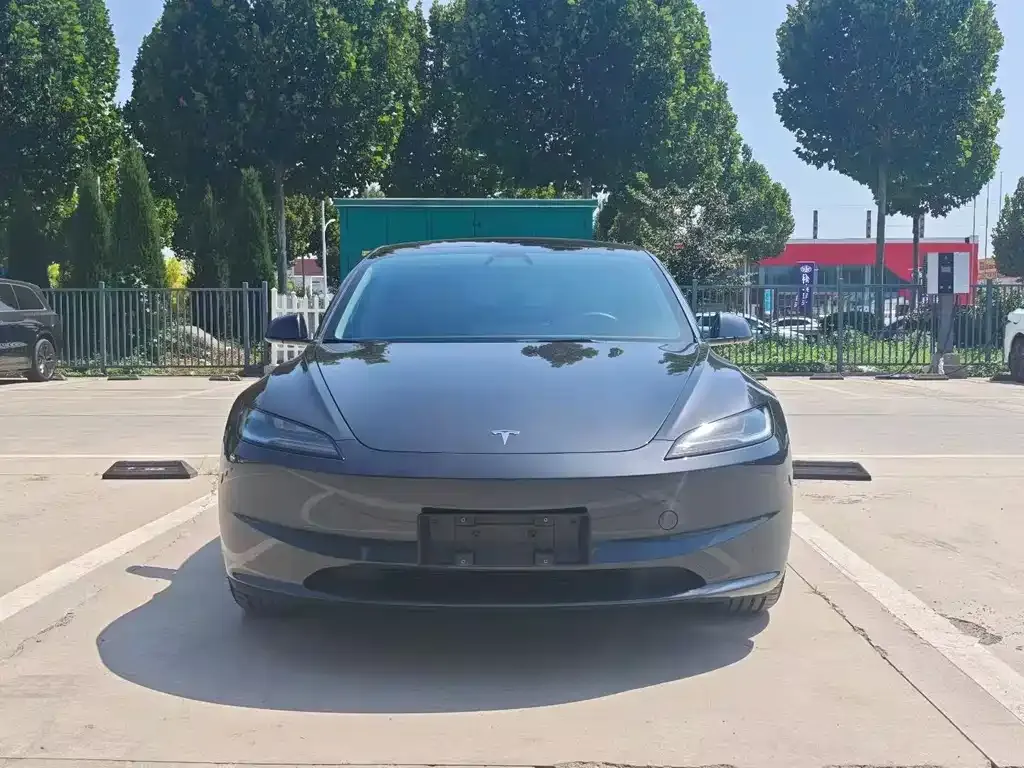 Tesla Model 3 — фото 4