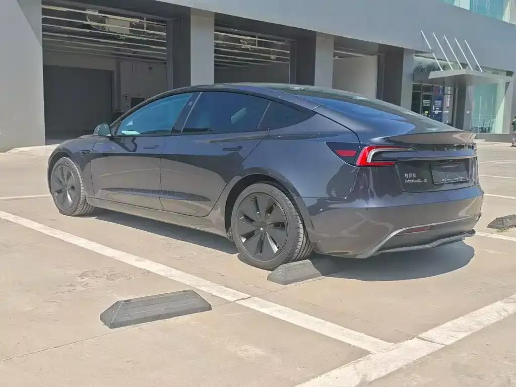 Tesla Model 3 — фото 3