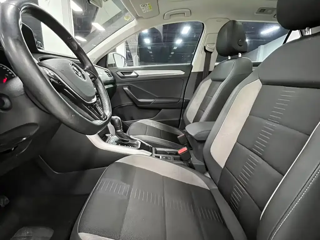 Volkswagen T-Roc 2023 из CN, фото 2