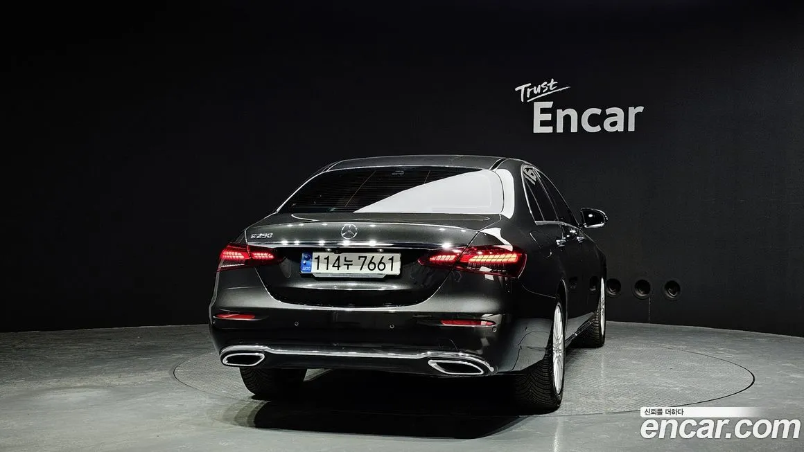 Mercedes-Benz E-Class — фото 4