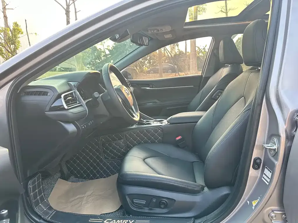 Toyota Camry 2022 из CN, фото 2