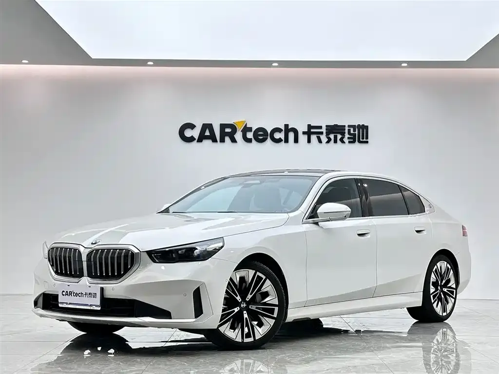 BMW 5 Series 2024 из CN, фото 1