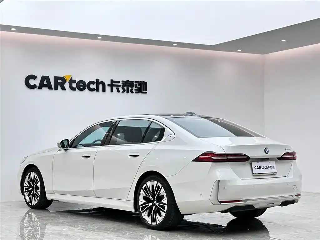 BMW 5 Series 2024 из CN, фото 7