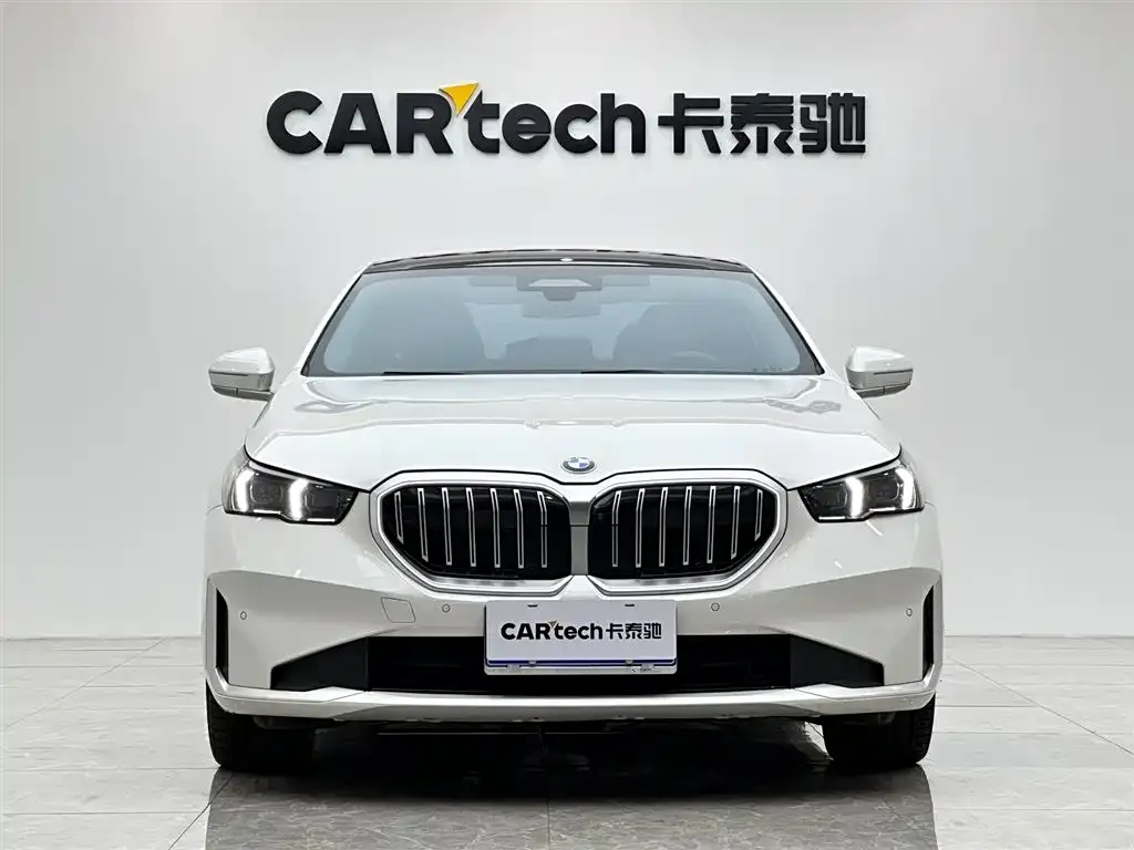 BMW 5 Series 2024 из CN, фото 2