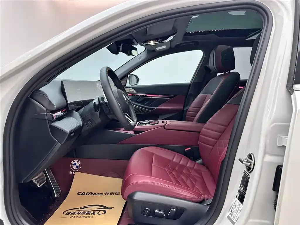 BMW 5 Series 2024 из CN, фото 9