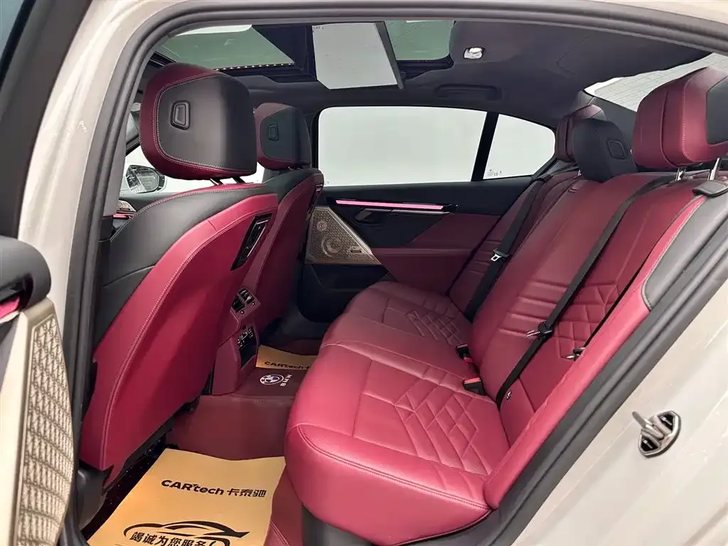 BMW 5 Series 2024 из CN, фото 8