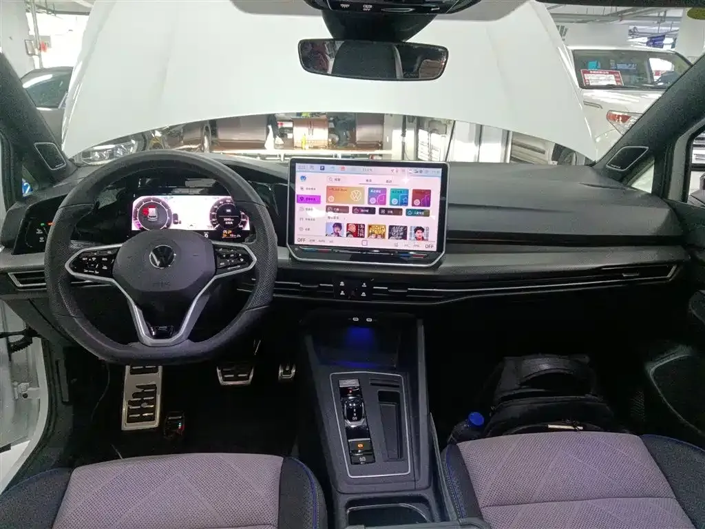 Volkswagen Golf 2024 из CN, фото 9