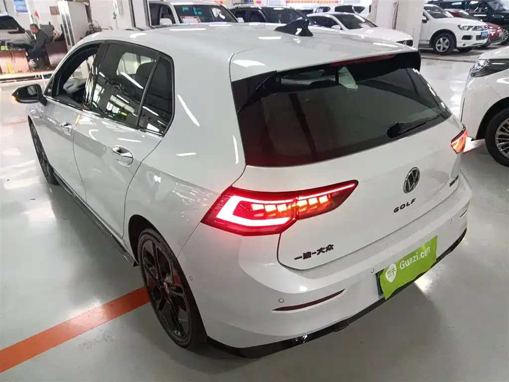 Volkswagen Golf 2024 из CN, фото 4