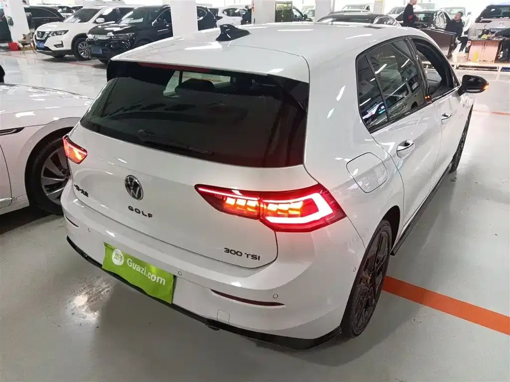 Volkswagen Golf 2024 из CN, фото 8