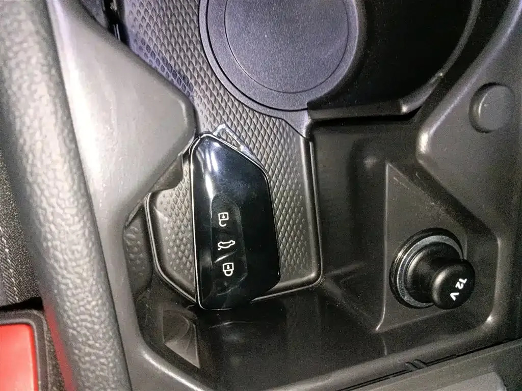 Volkswagen Golf 2024 из CN, фото 10