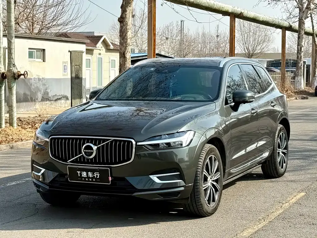 Volvo XC60 — фото 1