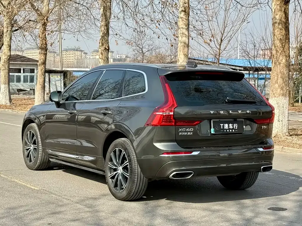 Volvo XC60 — фото 8