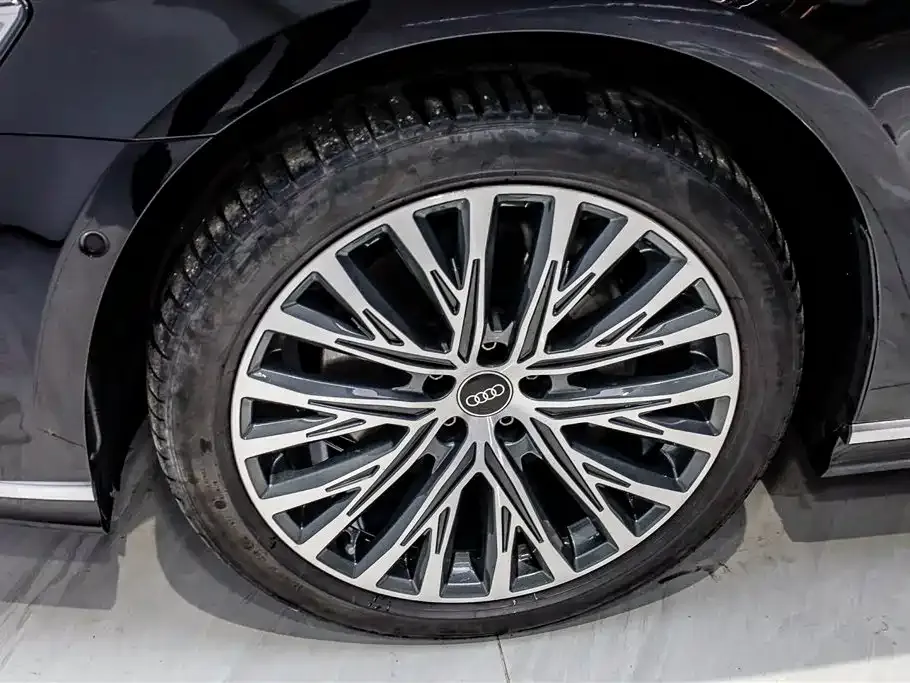 Audi A8 2022 из CN, фото 9