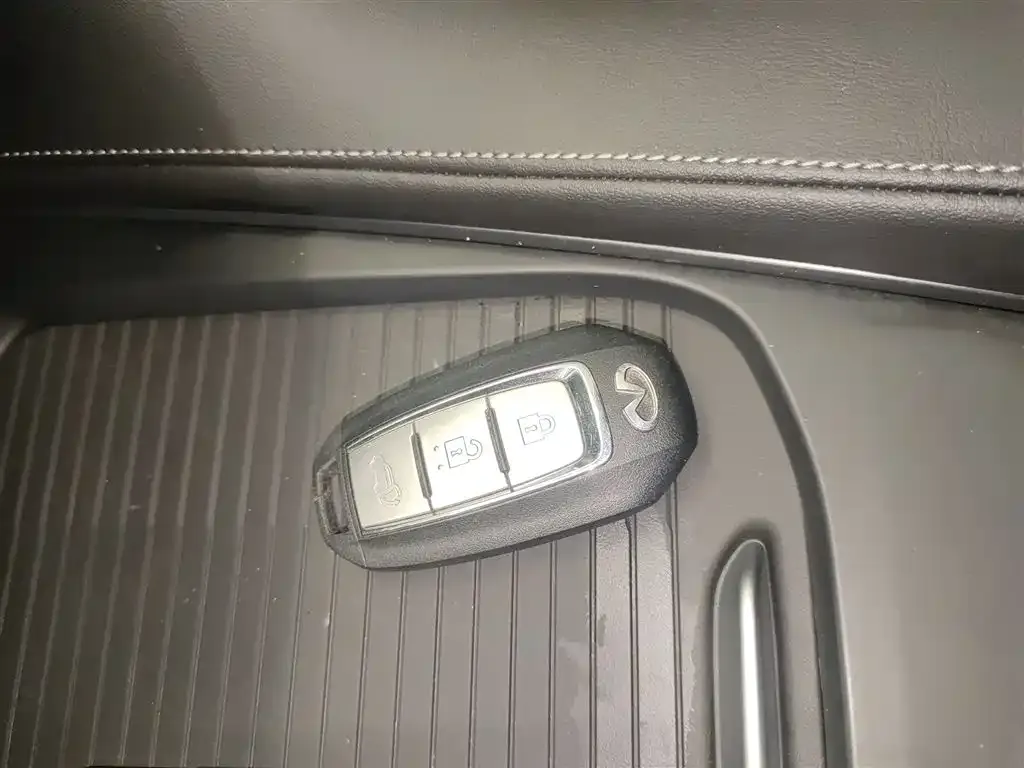 Infiniti QX50 2023 из CN, фото 2