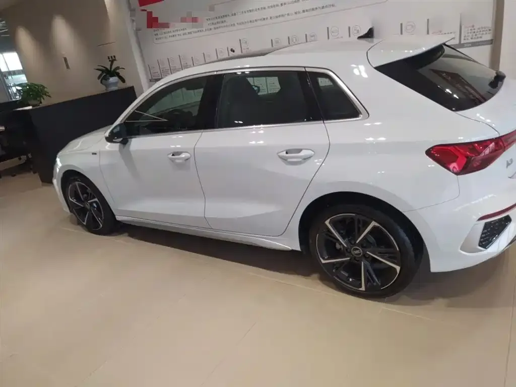 Audi A3 2023 из CN, фото 7