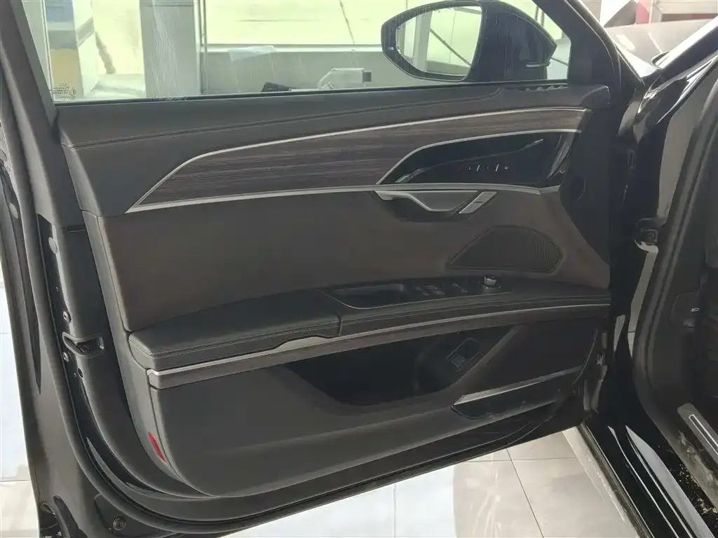 Audi A8 2024 из CN, фото 3