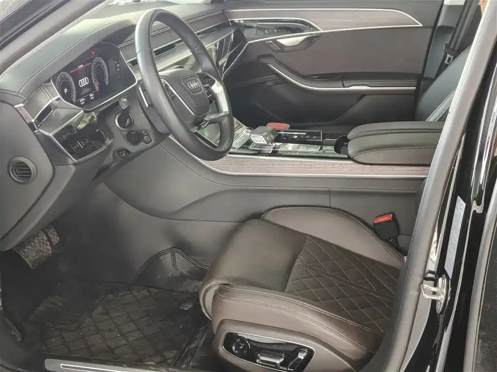 Audi A8 2024 из CN, фото 2