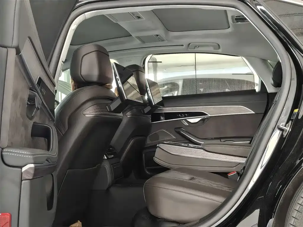 Audi A8 2024 из CN, фото 7