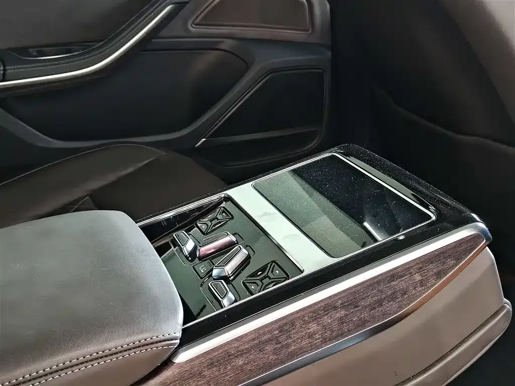 Audi A8 2024 из CN, фото 4