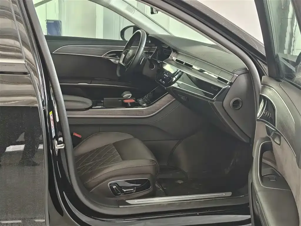 Audi A8 2024 из CN, фото 6