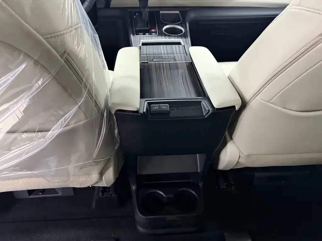 Toyota Granvia 2026 из CN, фото 2